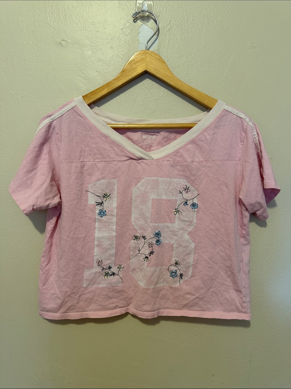 Hollister Light Pink Cropped V-Neck Tee with White '18' and Floral Detail